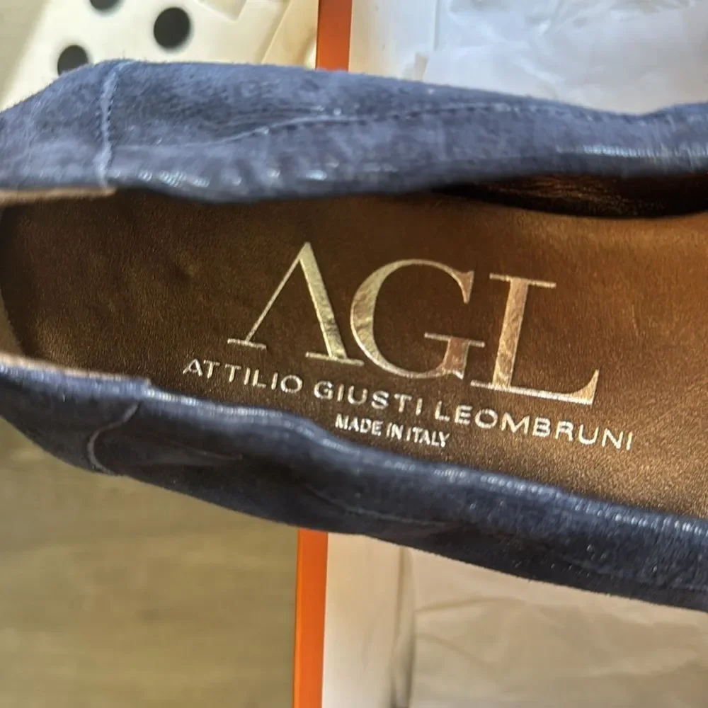 AGL Navy Blue Silver Chain Detail Cap Toe Ballet Flats Size 8.5/39.5 Italian